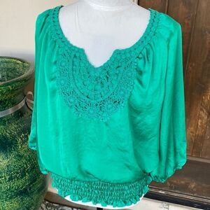 Green pullover elastic waist crochet adornment size 8